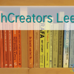 boekenkast met boeken op kleur, regenboog